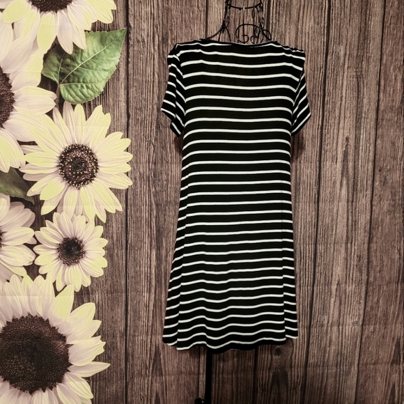 Mossimo Short Sleeve Jersey Dress - Picture 5 of 6